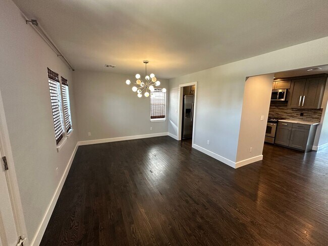 Foto del edificio - For Rent: Updated 3 Bed, 1.5 Bath Split-Le...