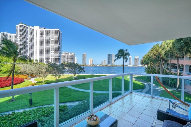 Foto del edificio - 3370 NE 190th St