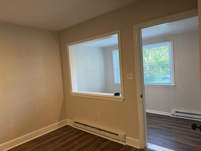 Building Photo - Cottage at Spring Lake!