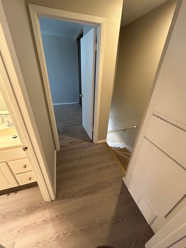 Building Photo - Immaculate & move-in ready home waiting fo...