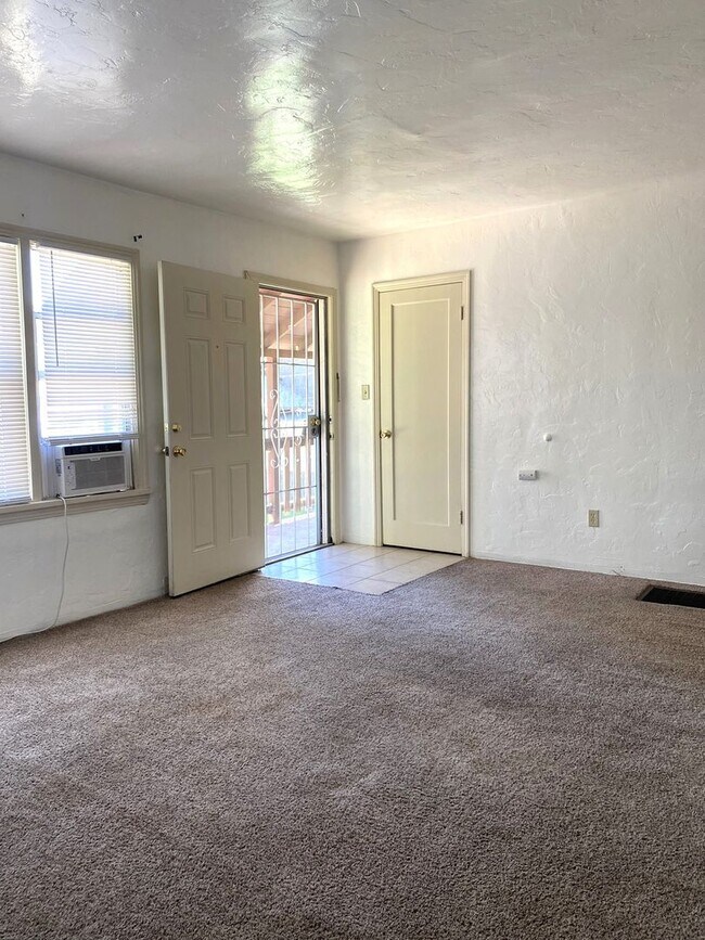 Building Photo - 818w.21s