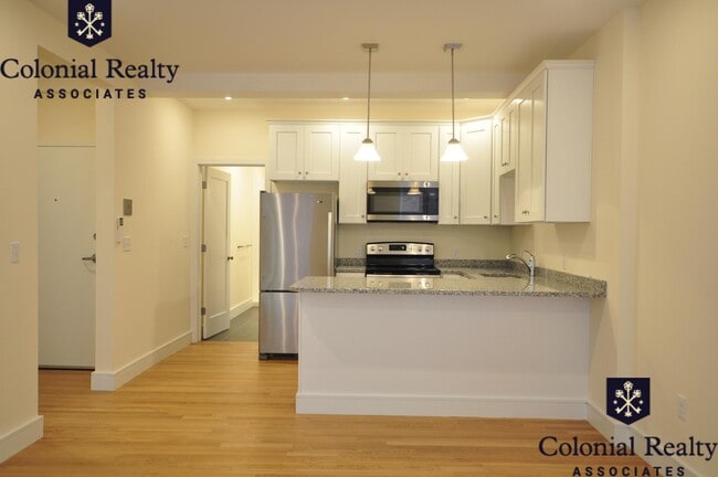 Building Photo - 878 Beacon St