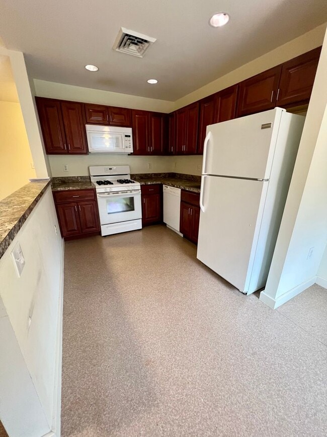 Building Photo - Charming 1-Bedroom Apartment in Wyncote! Available Late July!