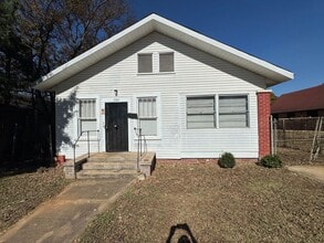 Building Photo - 724 4th Ct W