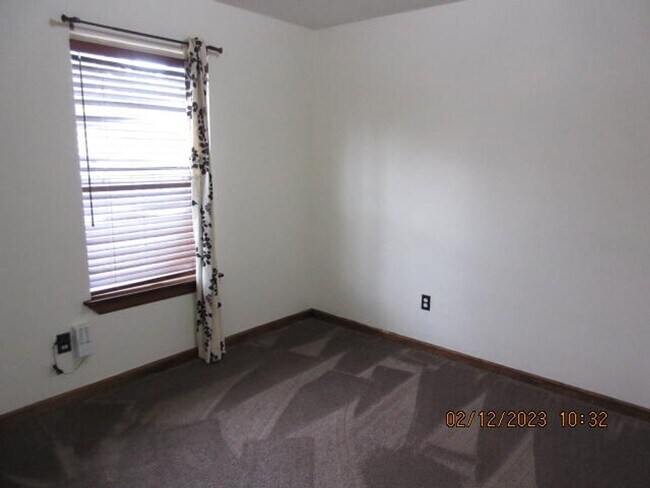 Building Photo - 3 Bedroom on Corner Lot in Navarre!