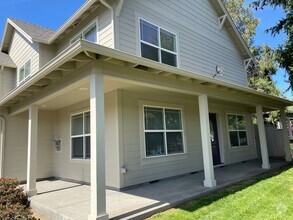 Building Photo - 228 Talent Ave
