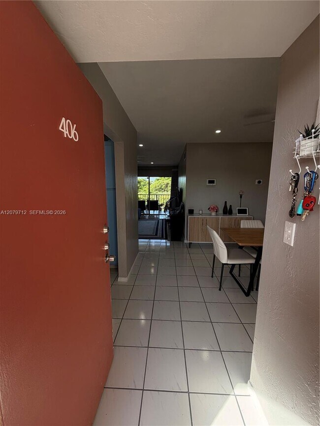 Building Photo - 13715 Kendale Lakes Cir