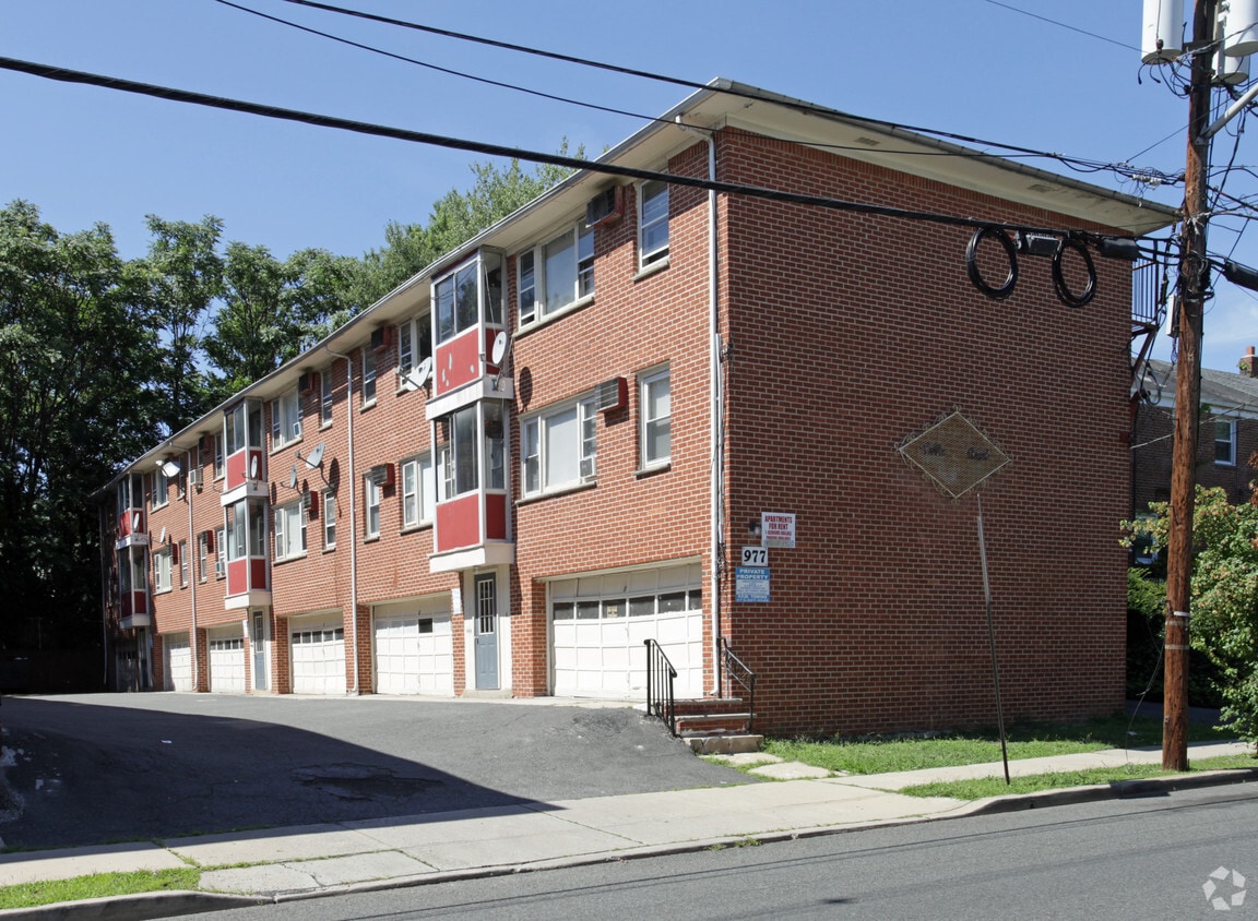 977 Stuyvesant Avenue Apartments in Irvington, NJ