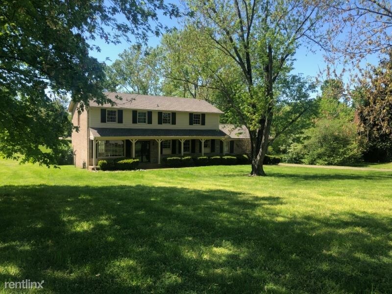 4 br, 2.5 bath House 1607 Gordon Petty Dr