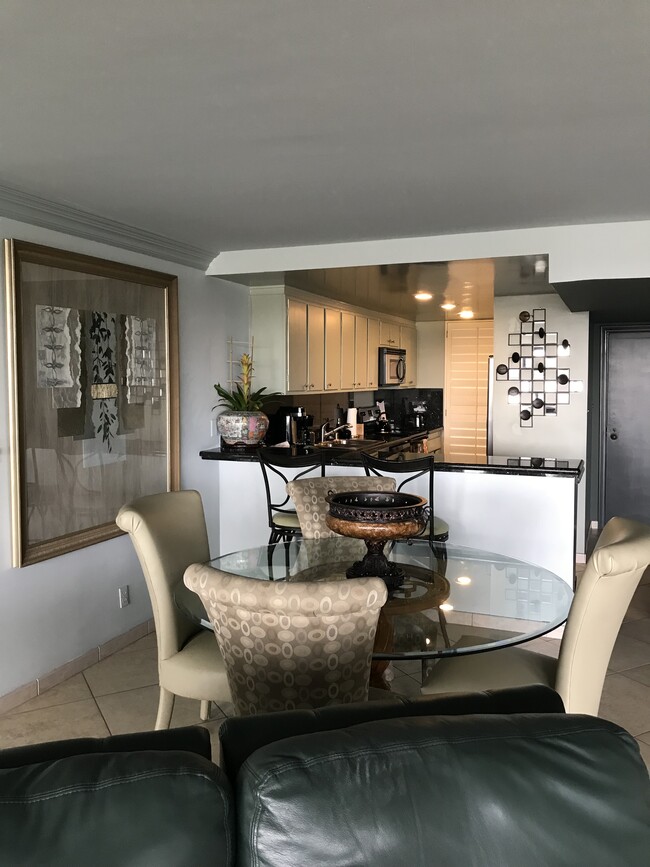 Building Photo - 4335 Marina City Dr
