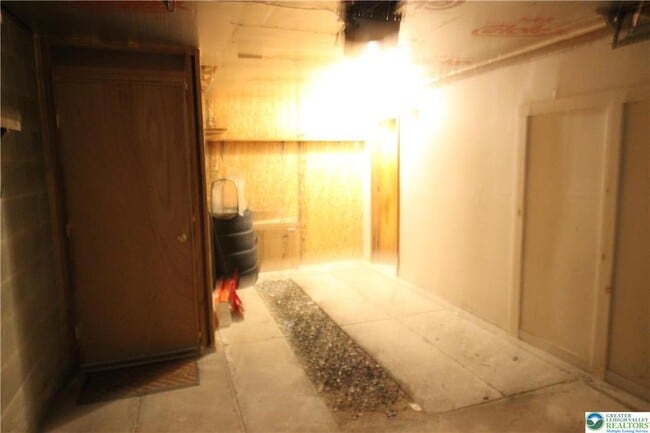 Building Photo - 331 Valley View Dr