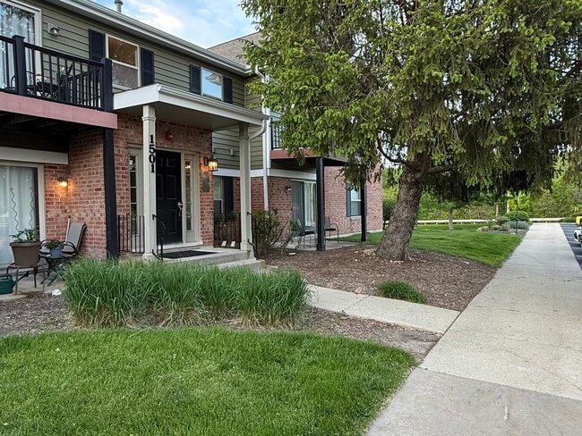 Building Photo - 1501 Raymond Dr