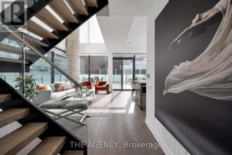 Building Photo - 161 Roehampton Ave