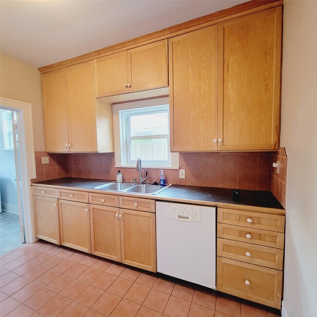 Foto del edificio - 2408 Huldy St
