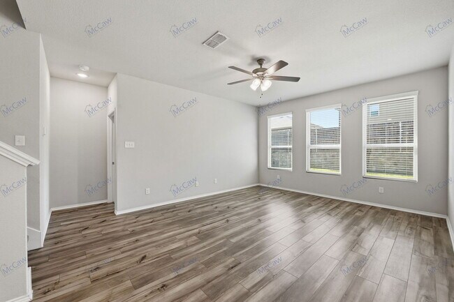 Foto del edificio - 8005 Gangway Dr