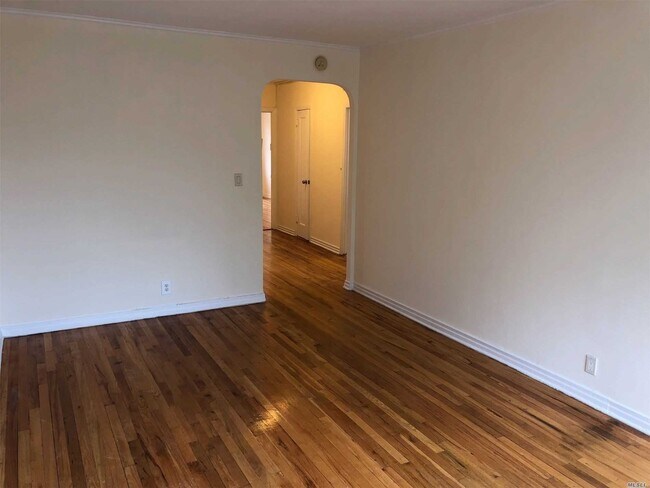 Foto del edificio - 141-15 70th Ave