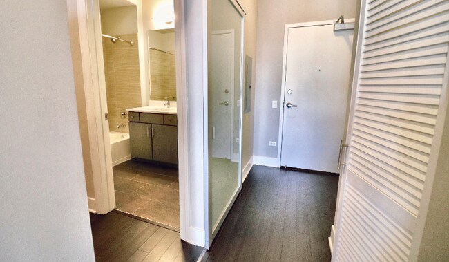 Photo - 851 S Clark St Apartment