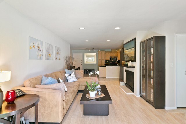 Living room - 3640 Cardiff Ave