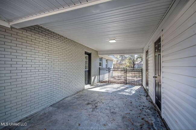 Building Photo - 361 Mary Ann Dr