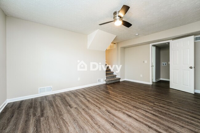 Building Photo - 526 Rockborough Drive