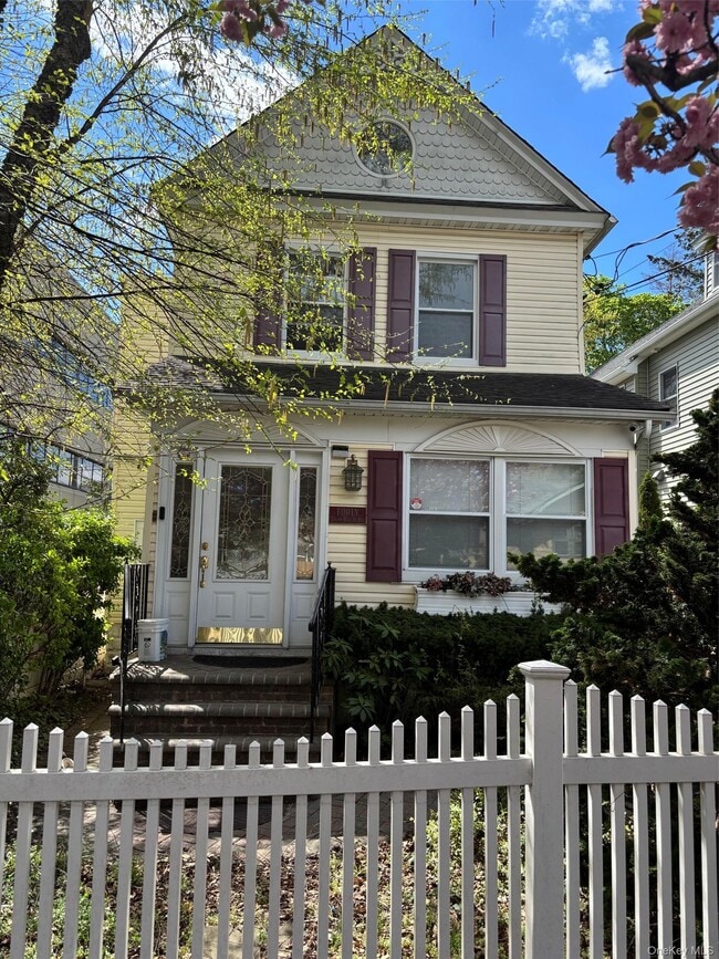 Building Photo - 40 S Bayles Ave