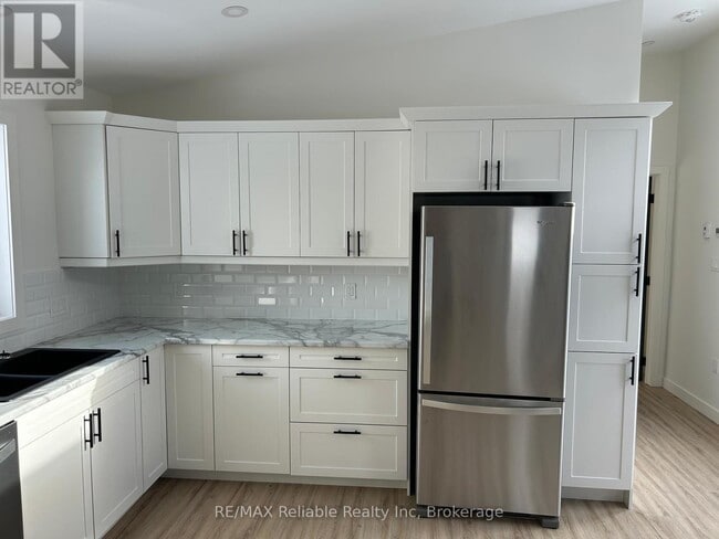 Building Photo - 30 Main St S