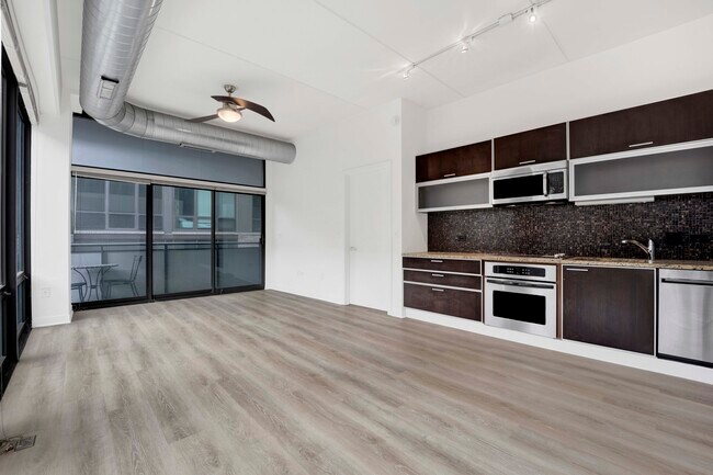 Foto del edificio - 660 W Wayman St
