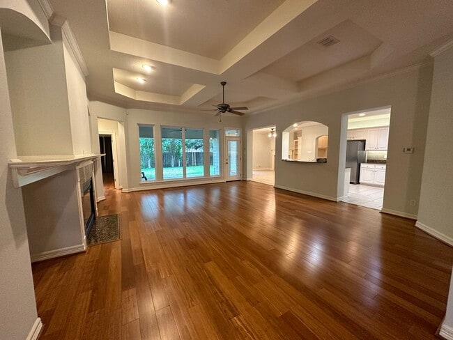 Building Photo - Gorgeous Updated 3 Bedroom Home
