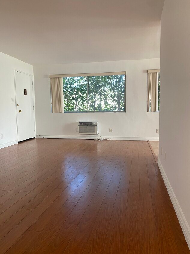 Living Room - 4431 Finley Ave
