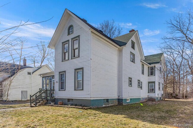Building Photo - 15 2nd St