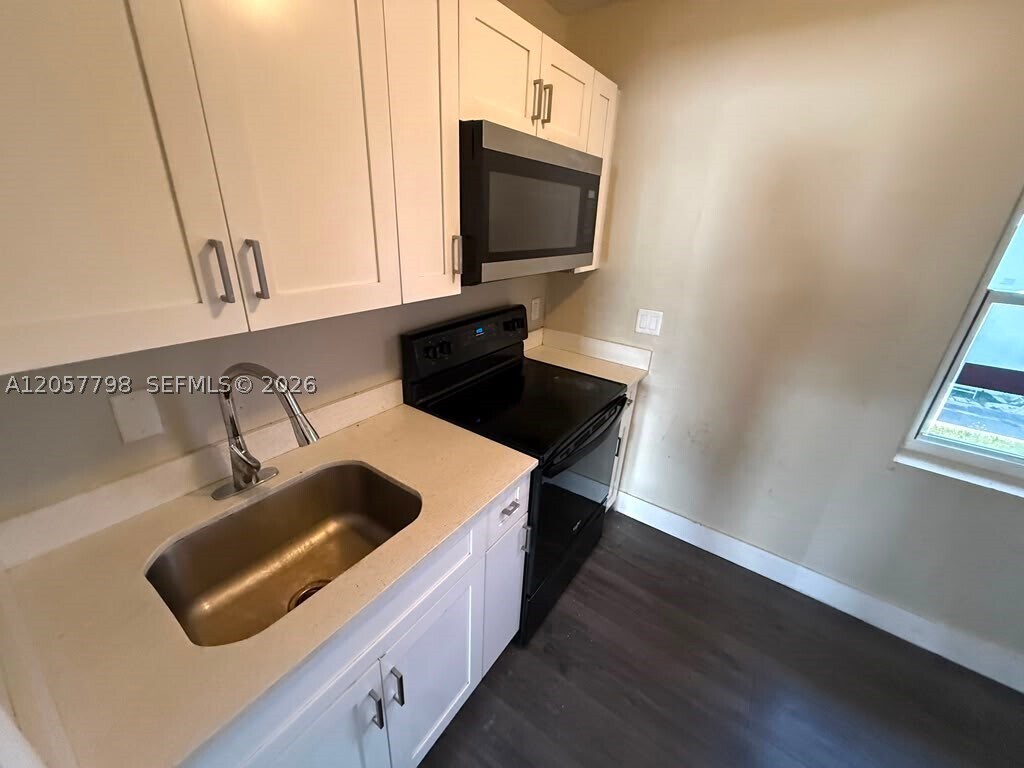 Foto del edificio - 2140 NW 24th St