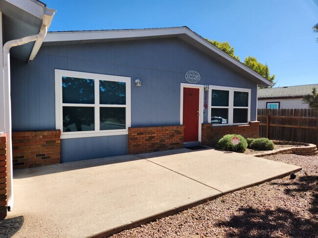 Foto del edificio - Stunning 3 bed / 2 bath Solar Home in Desi...