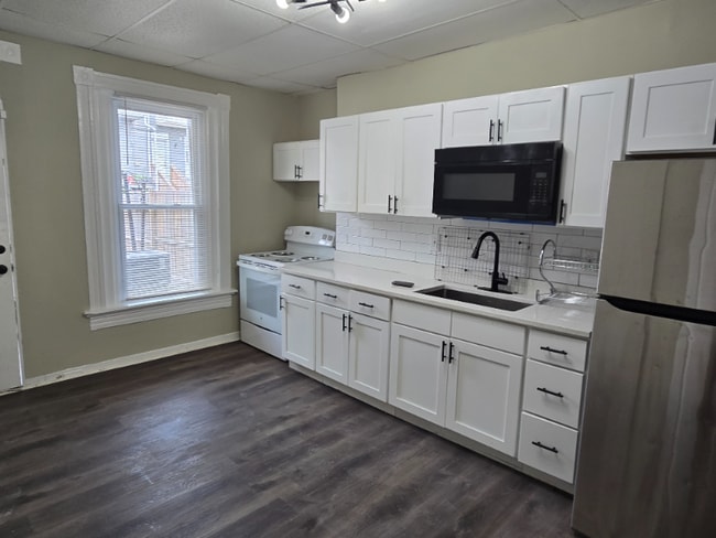 Photo - 711 N Streeper St Townhome