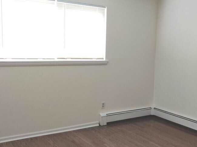 Building Photo - 205 Marian Pkwy