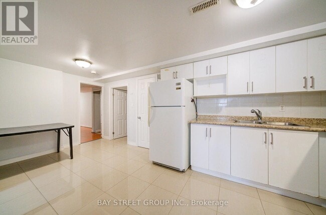 Building Photo - 5 Lockdare St