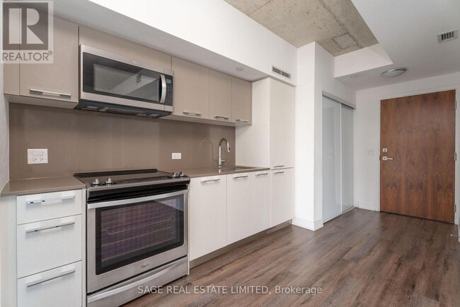 Building Photo - 15 Baseball Pl