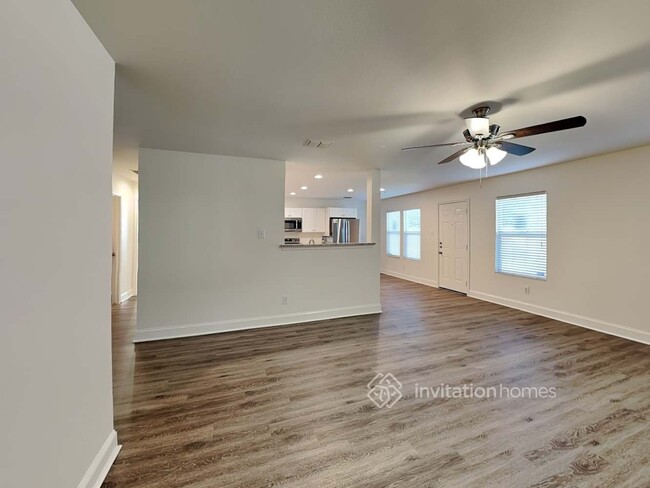 Foto del edificio - 4545 Lacebark Ln