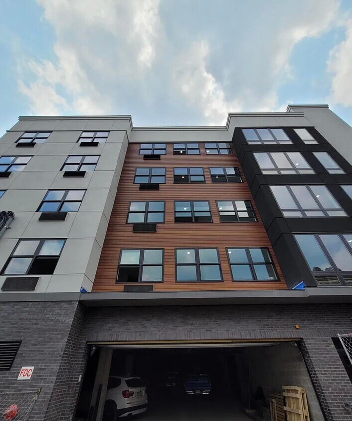 Foto principal - 242 Spring St