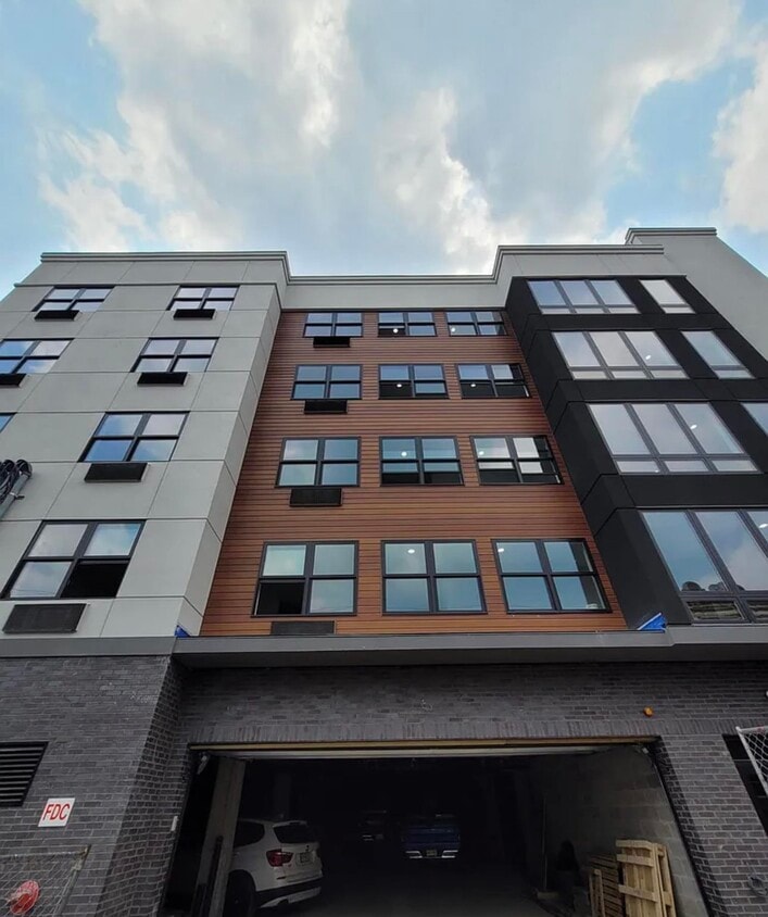 Primary Photo - 242 Spring St