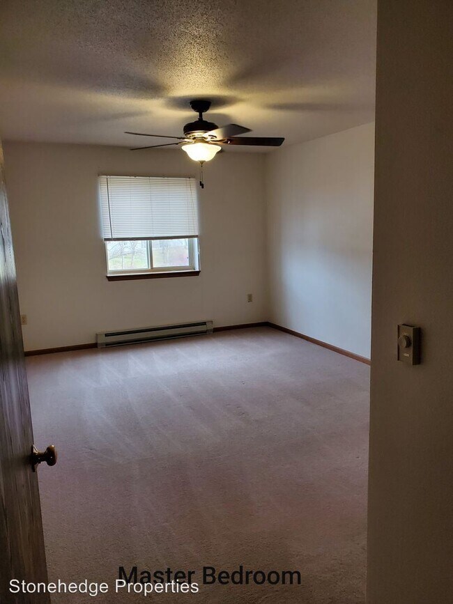 Building Photo - N113 W16861-W16861 Driftwood Ct