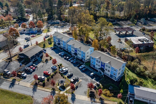 Foto del edificio - 41 Mary Helen Pl