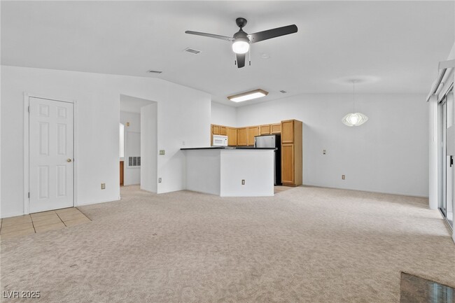 Foto del edificio - 5415 W Harmon Ave