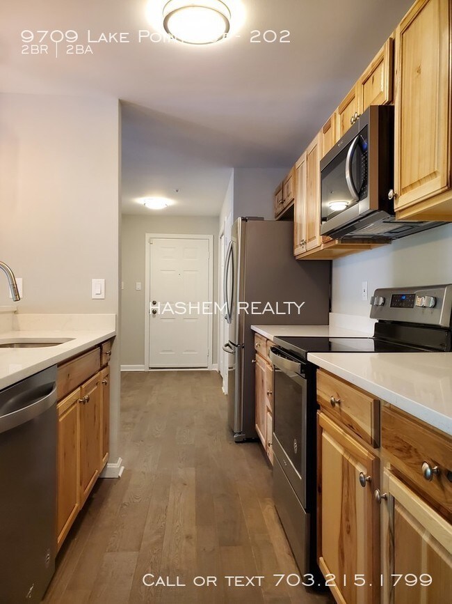 Foto del edificio - 9709 Lake Point Ct