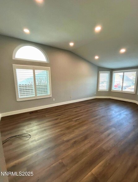 Foto del edificio - 8657 Silver Shores Dr