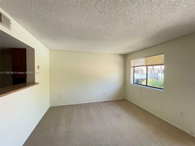 Foto del edificio - 8423 Coral Lake Way