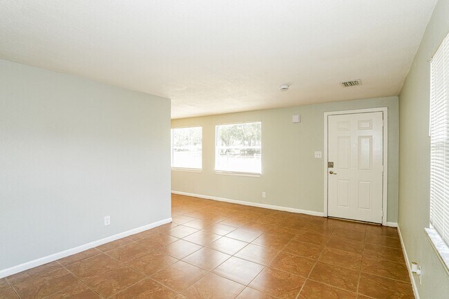 Foto del edificio - 3 BR/1BA | Newly Renovated Single Family Home | Large yard| In Tampa!