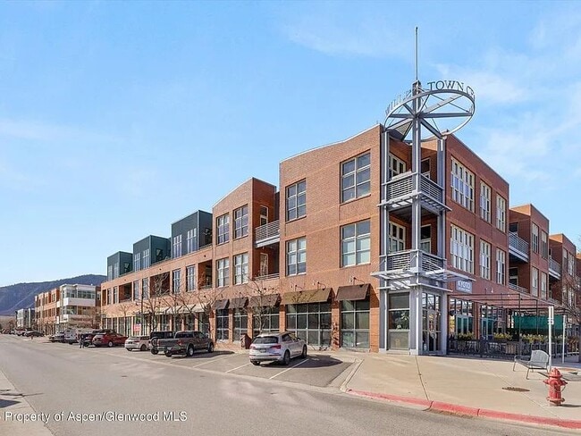 Building Photo - 231 Robinson St