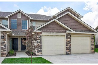 Building Photo - 2110 Hickoryleaf Ln