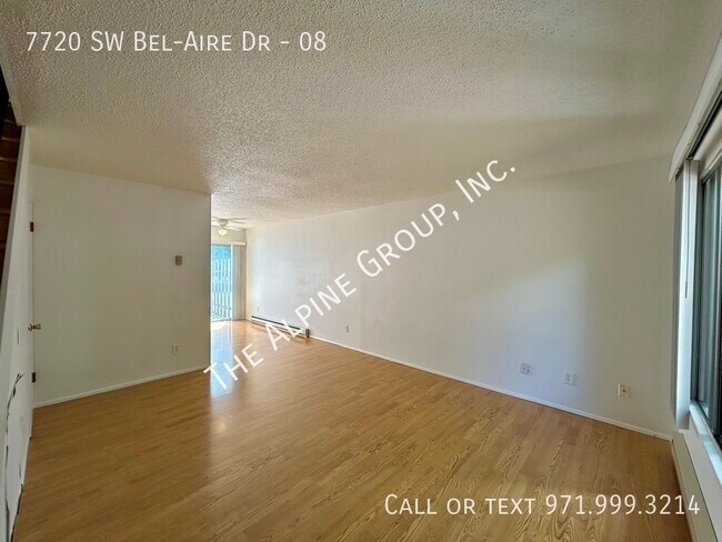 Foto del edificio - End Unit Townhome in Beaverton COMING SOON