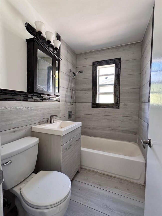 Foto del edificio - 2 bedroom in Opa Locka FL 33054